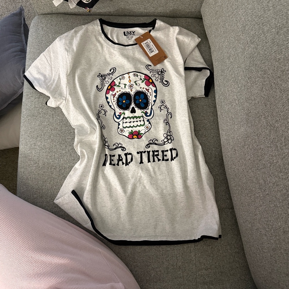 NWT Lazy One women’s pajama top - Skull Print